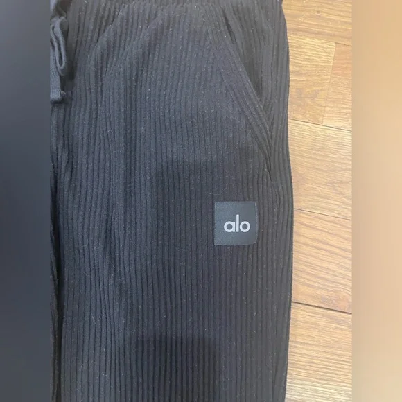 Alo Muse Black Sweatpants Size M - Picture 7 of 8